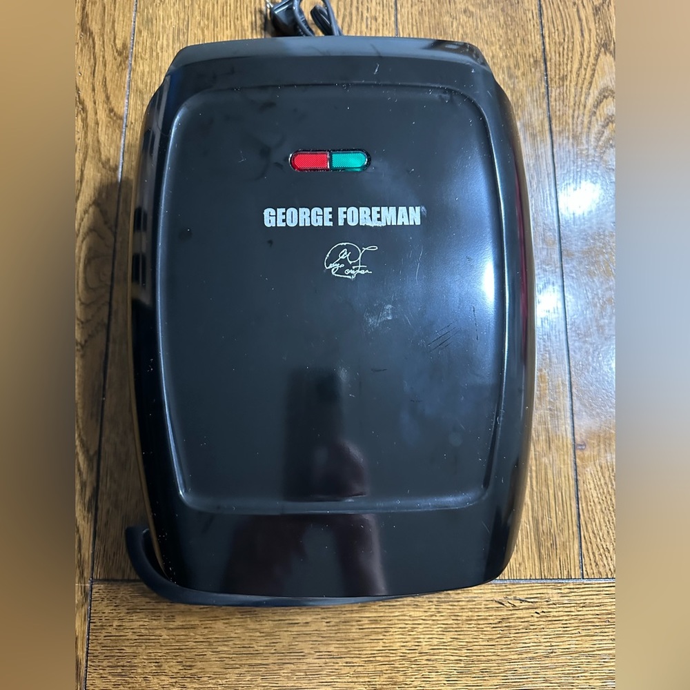 George Foreman grill. NEW!!  ✨ 30% OFF BUNDLE 2+ items ✨